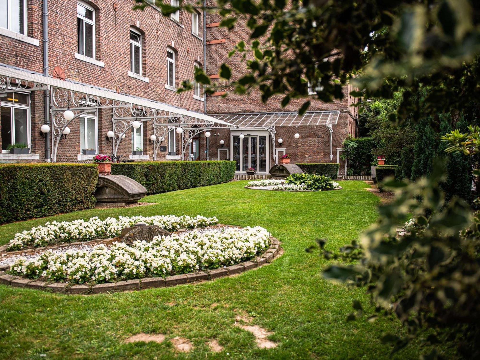 Mercure City Centre Hotel 4*